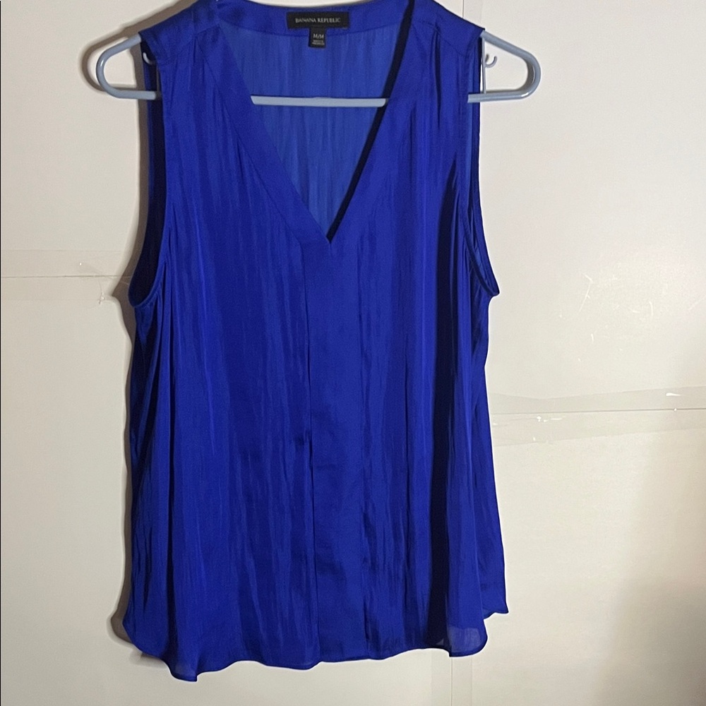 😄Banana Republic satiny royal blue blouse medium